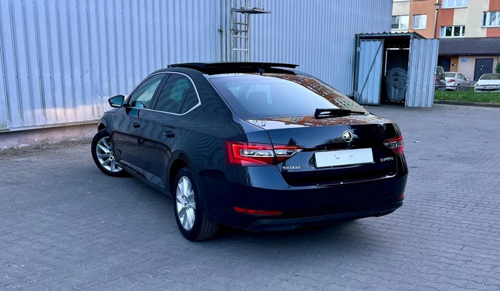 Skoda Superb cena 59900 przebieg: 188300, rok produkcji 2019 z Kudowa-Zdrój małe 667